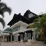 Poolside Hill Villa Retreat