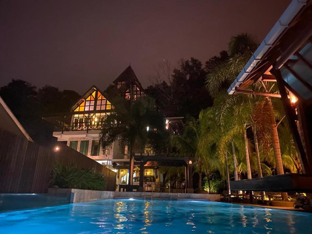 Poolside Hill Retreat Seremban