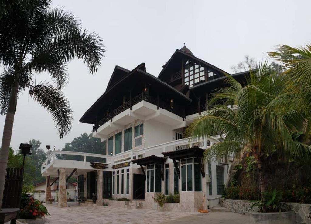 Poolside Hill Retreat Rumah percutian