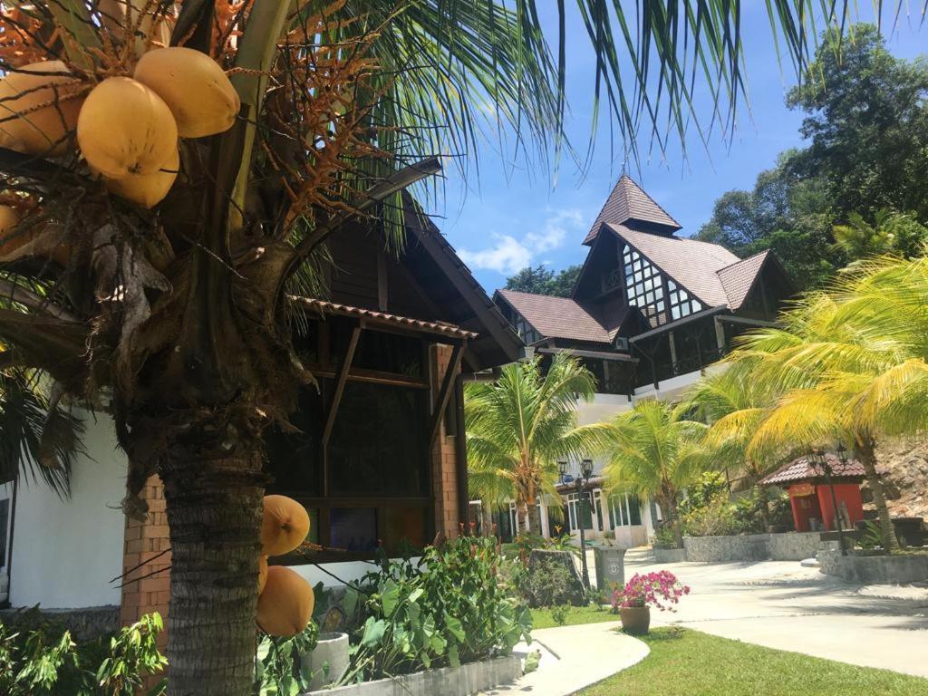 Poolside Hill Retreat Rumah percutian *